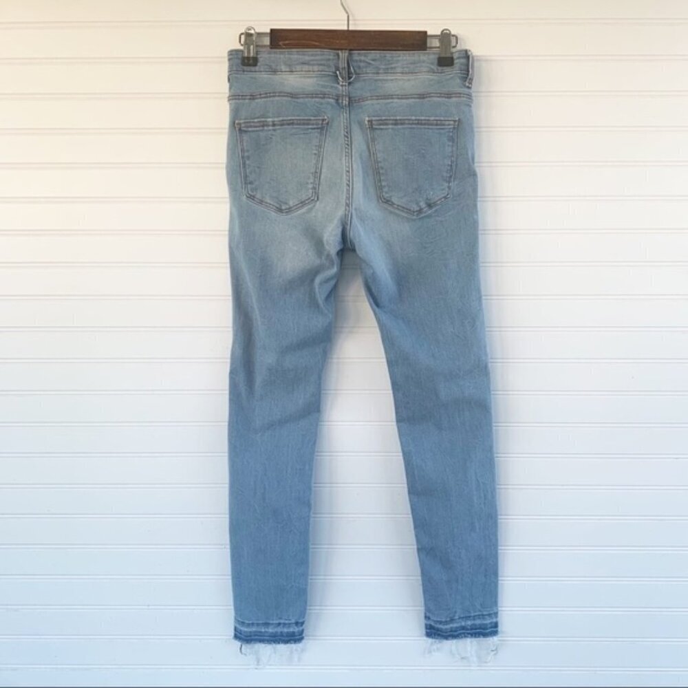 Zara Skinny Jeans 6 Light Wash Distressed Ripped Knee Raw Hem - Picture 2 of 9